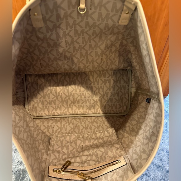 EUC MICHAEL KORS JET SET TOTE IMPECCABLE CONDITION INSIDE & OUT 19x11x7 GORGEOUS - Picture 7 of 9